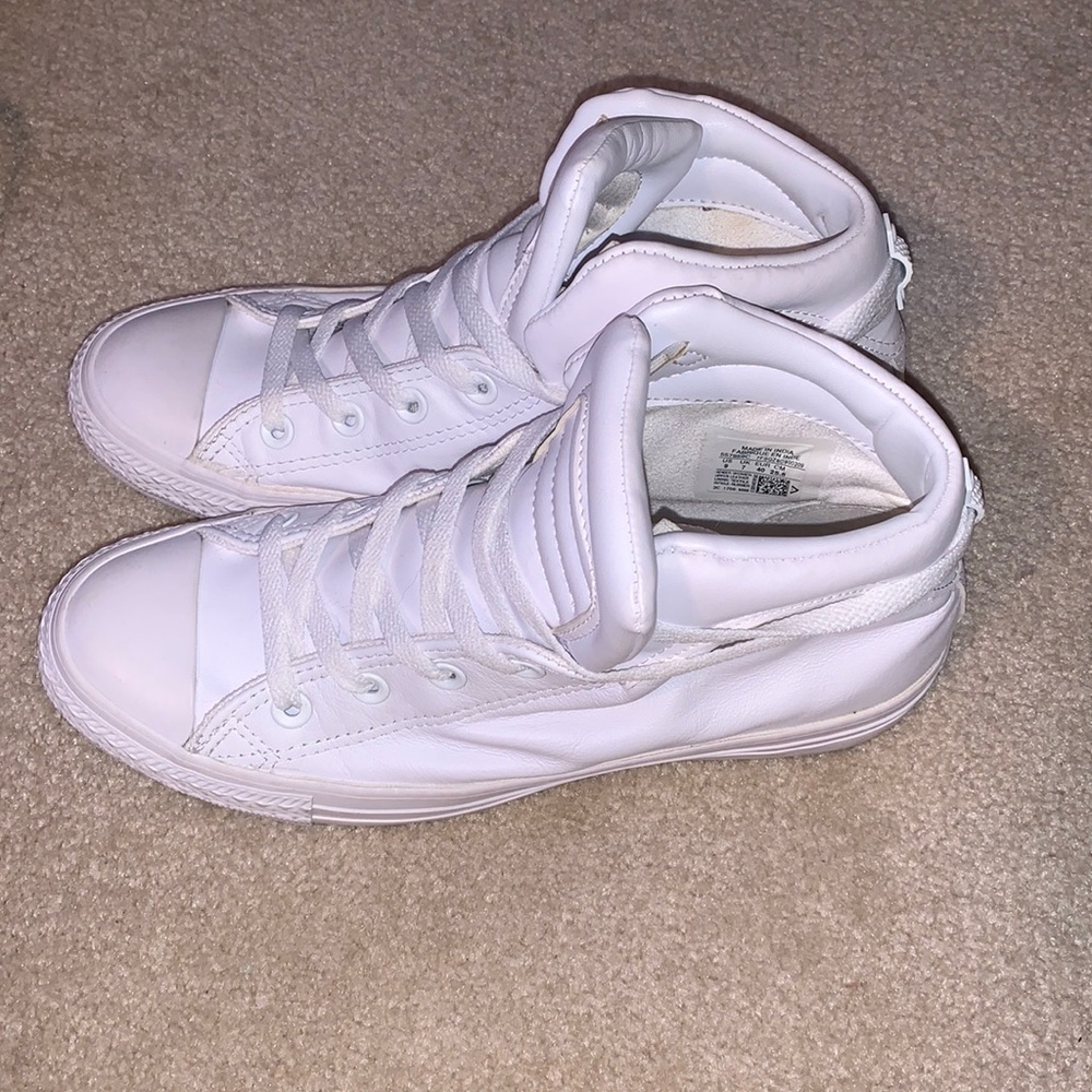 Converse high top shoes Size 9